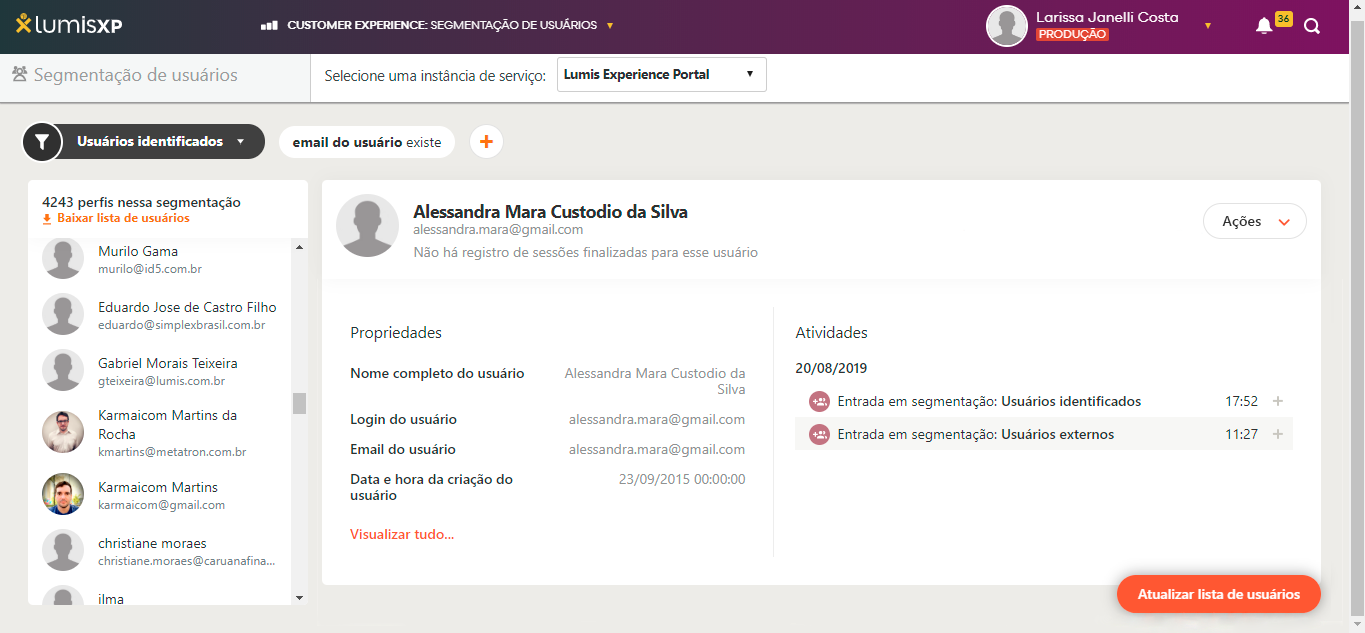 3 Pessoas se olhando enquanto planejam